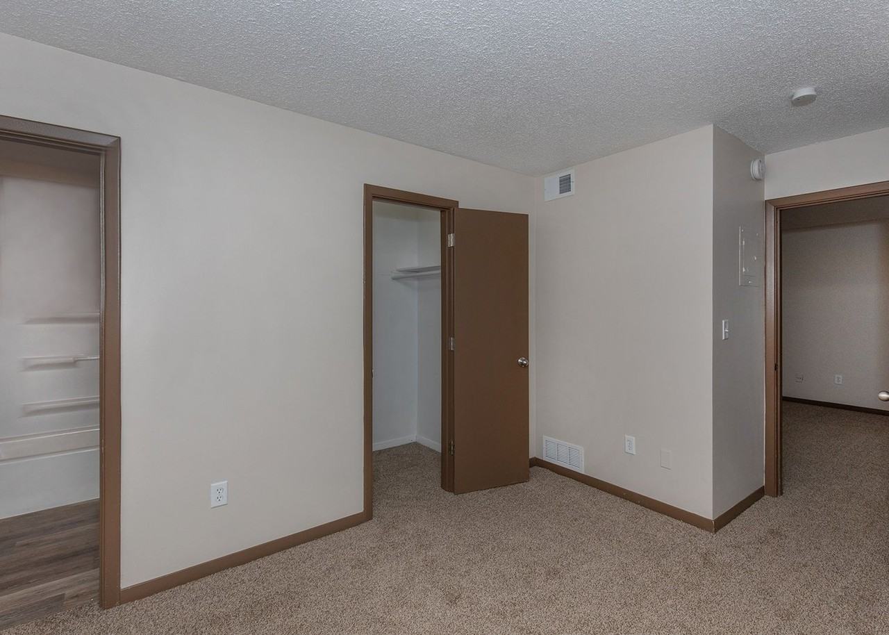 Candlelight Court Apartments - Photo 3 of 24