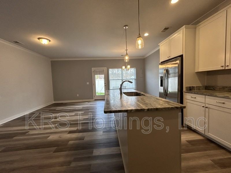4724 Kilby Dr - Photo 2 of 12