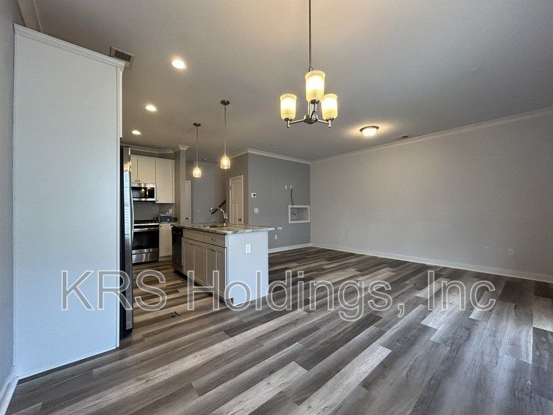 4724 Kilby Dr - Photo 3 of 12