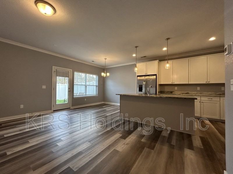 4724 Kilby Dr - Photo 4 of 12