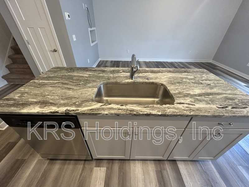 4724 Kilby Dr - Photo 6 of 12