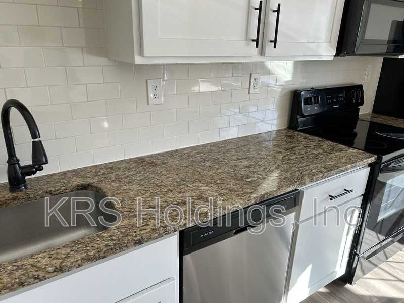 963 West Ocean View Avenue #1 - Photo 4 of 9