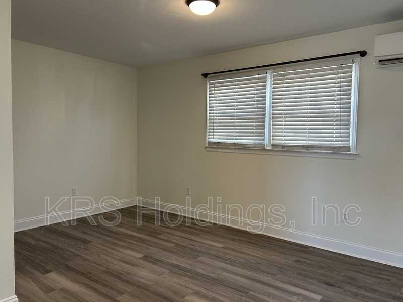 963 West Ocean View Avenue #1 - Photo 5 of 9