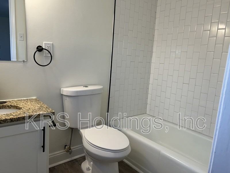 963 West Ocean View Avenue #1 - Photo 6 of 9