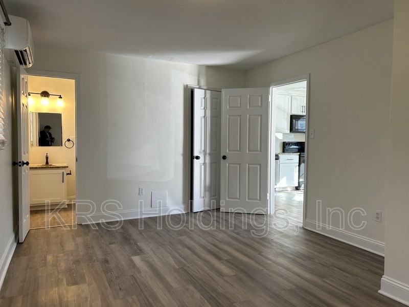 963 West Ocean View Avenue #1 - Photo 7 of 9