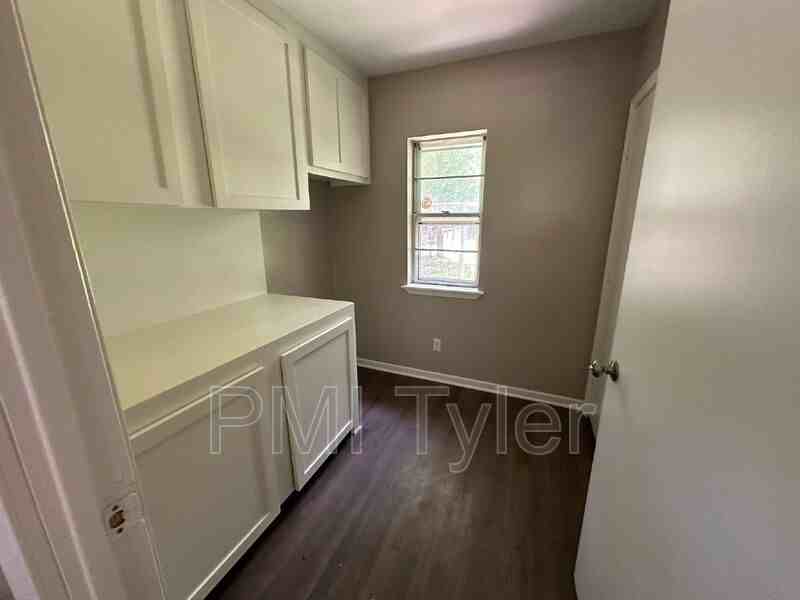 2007 Bradshaw Dr - Photo 3 of 25