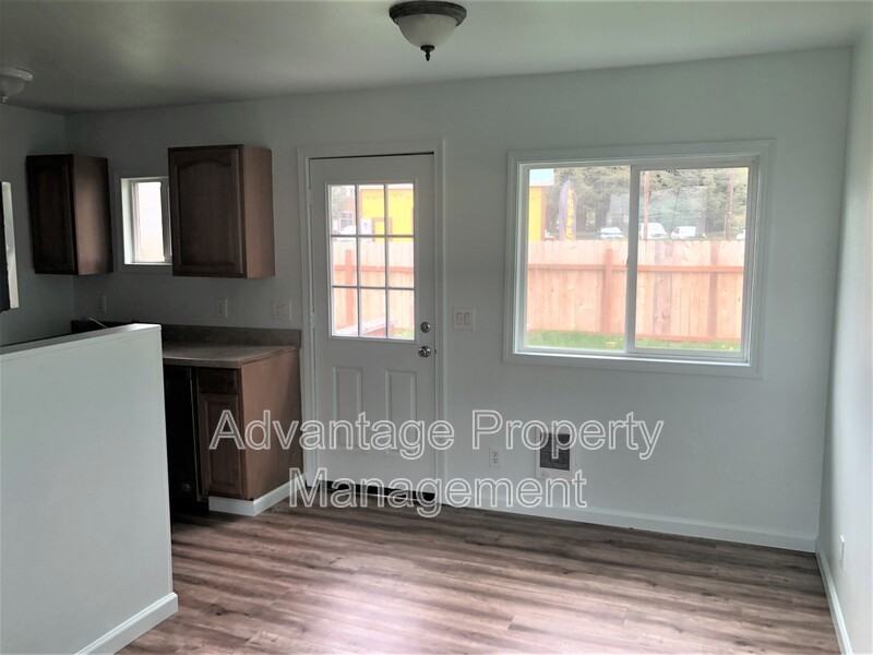 289 N Main St - Photo 2 of 9
