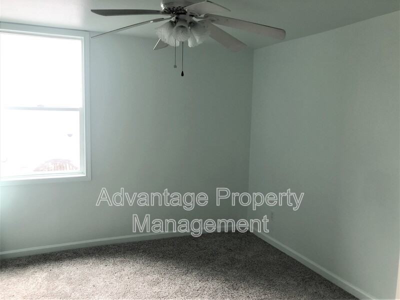 289 N Main St - Photo 5 of 9