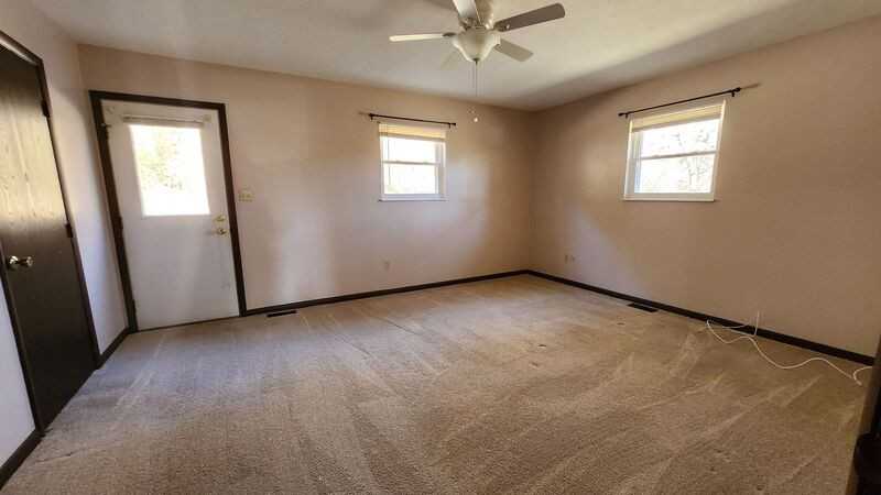 72 Candlewood Ct - Photo 3 of 7