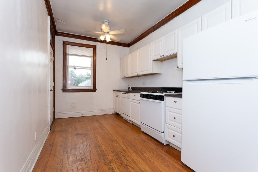 4828 W Addison St #2E - Photo 2 of 19