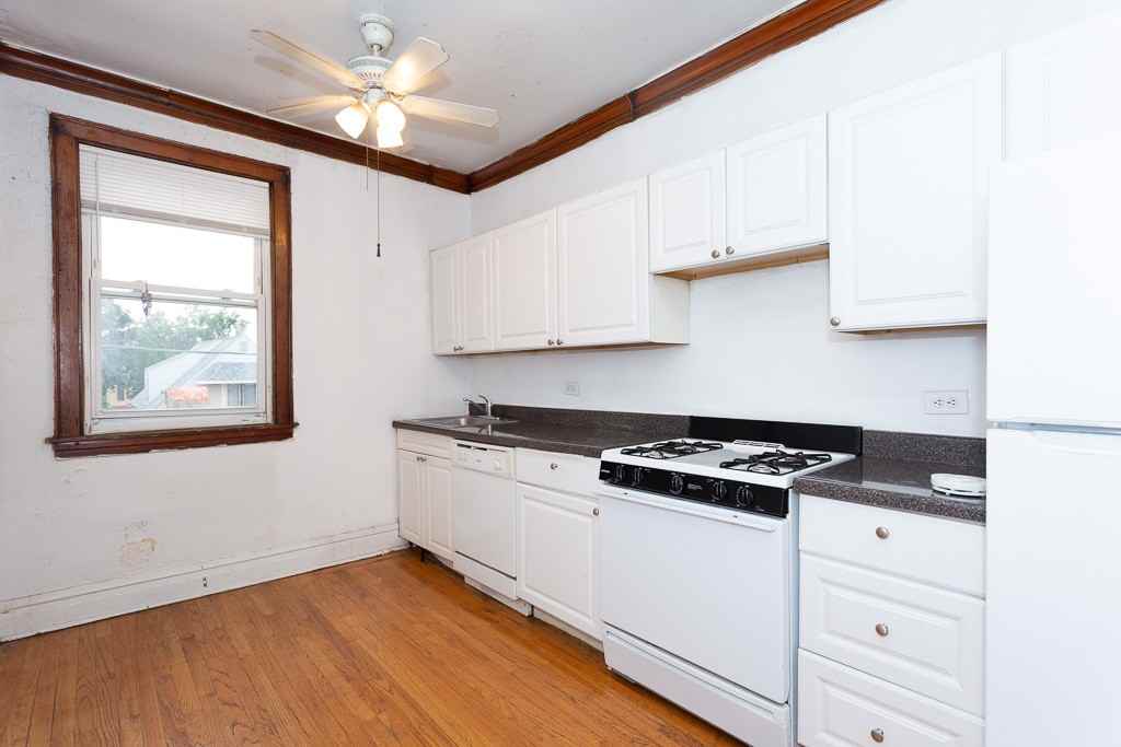 4828 W Addison St #2E - Photo 3 of 19