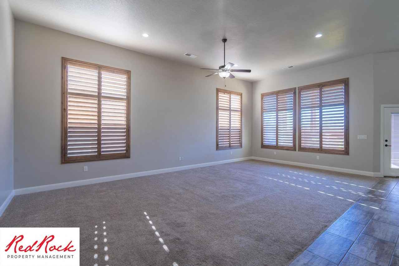 1091 N Montana Ln - Photo 4 of 50