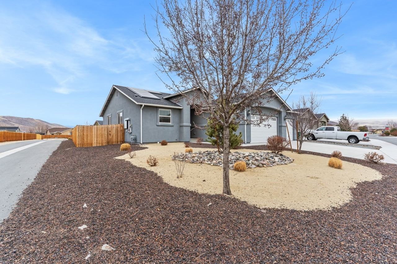 1263 Avian Dr - Photo 3 of 28