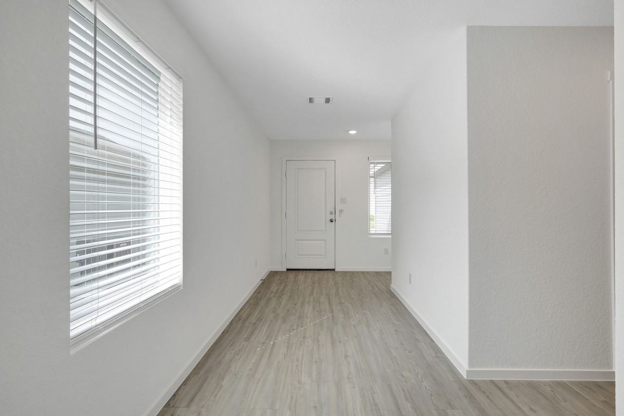 9722 Durham Ml - Photo 3 of 34