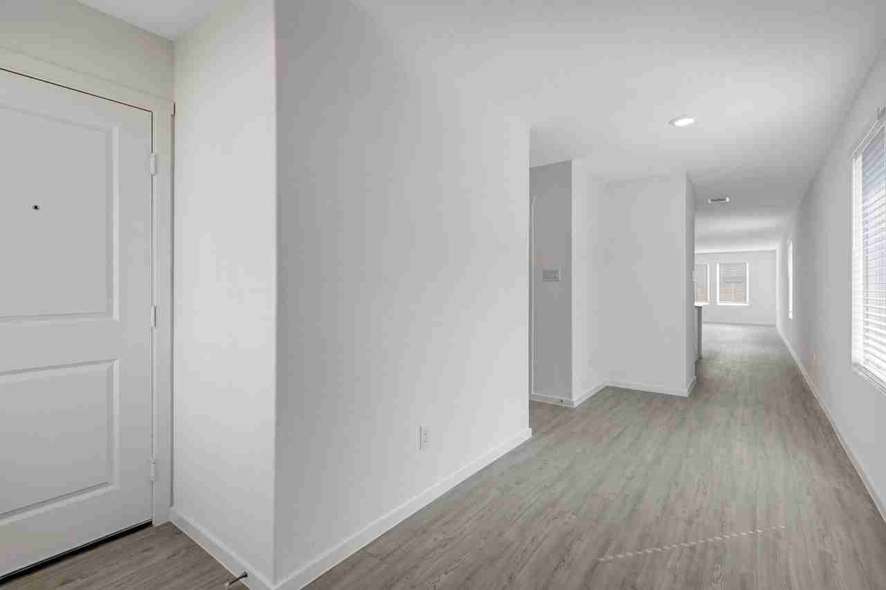 9722 Durham Ml - Photo 4 of 34