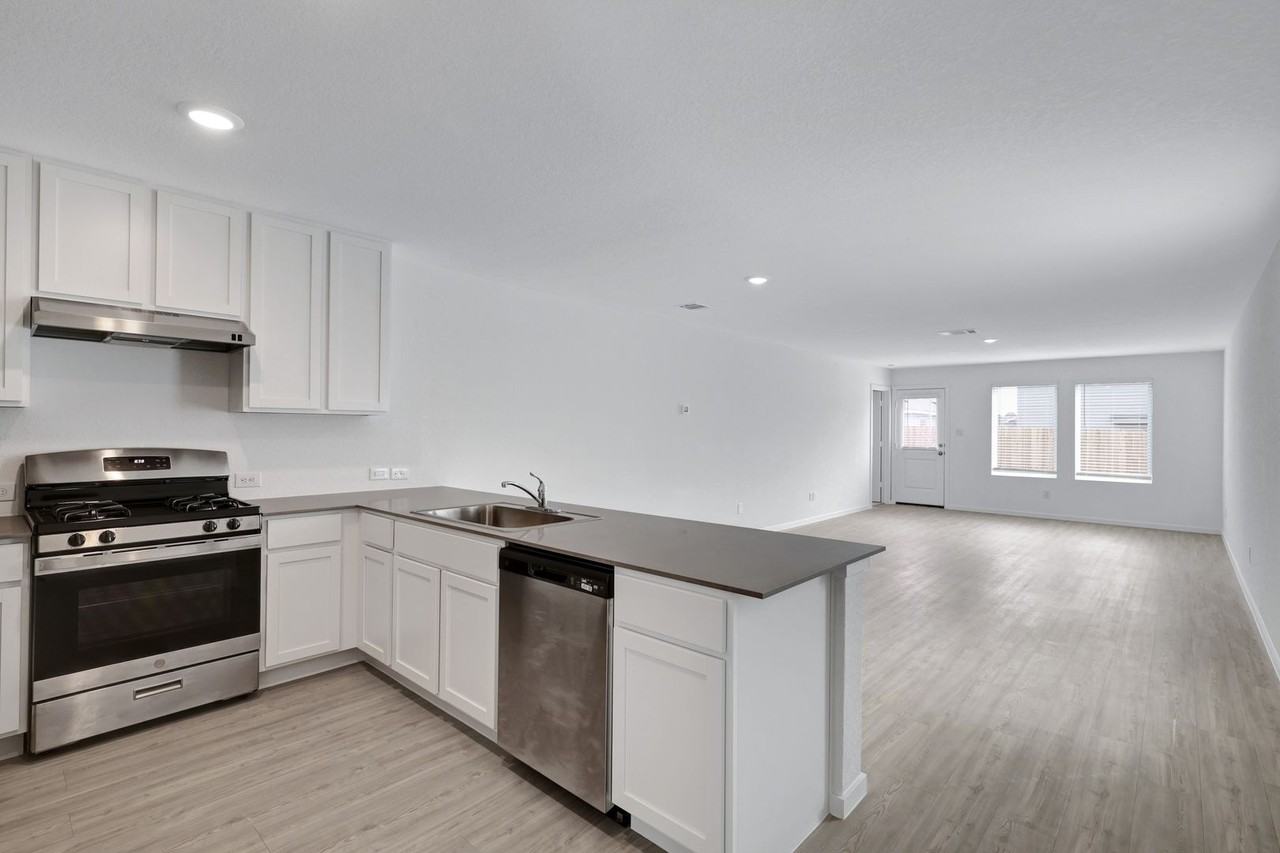 9722 Durham Ml - Photo 6 of 34