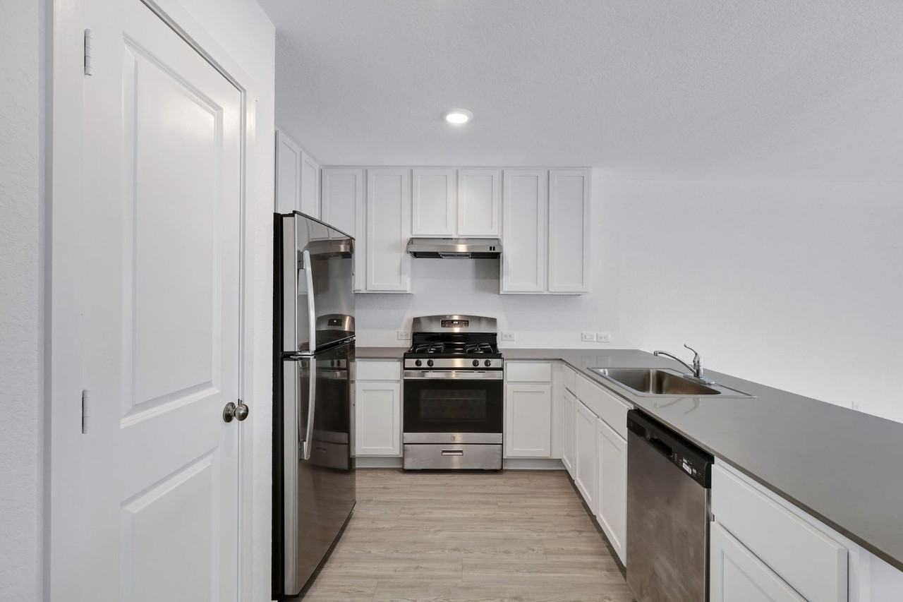 9722 Durham Ml - Photo 7 of 34