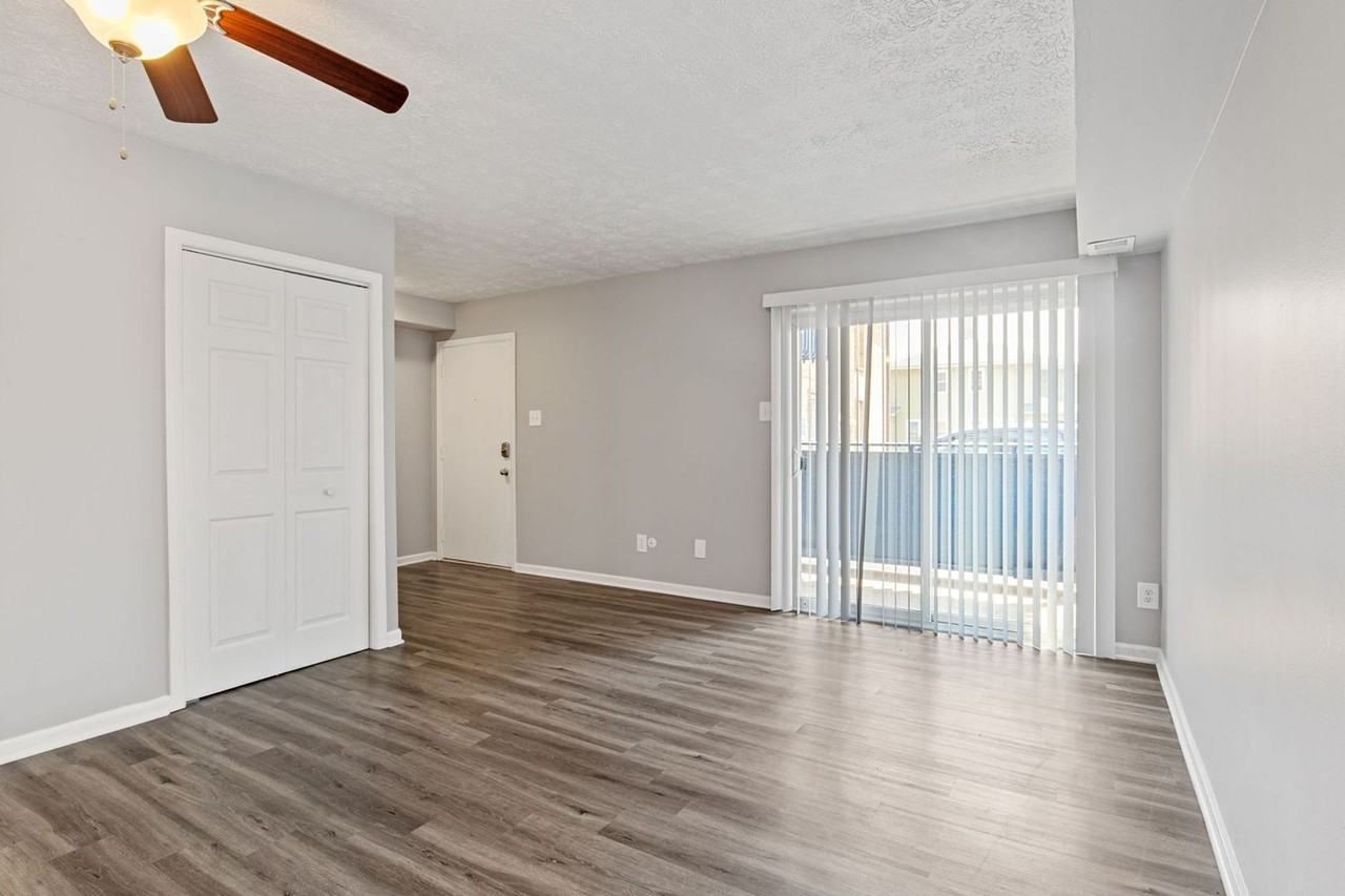 Melrose Place - Photo 2 of 9