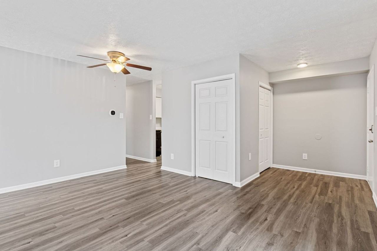 Melrose Place - Photo 3 of 9