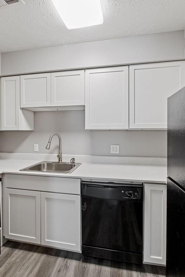 Melrose Place - Photo 4 of 9