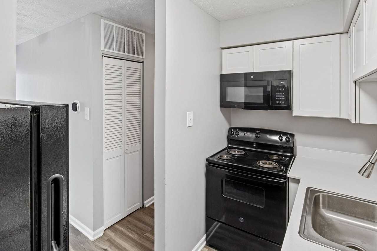 Melrose Place - Photo 5 of 9