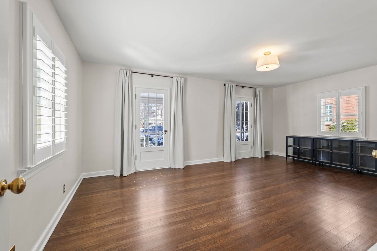 2003 Beverly Rd - Photo 4 of 43