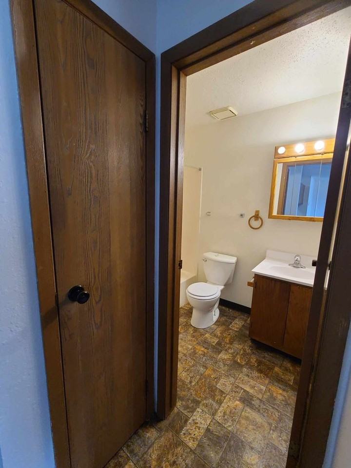 Oak Park Apartments - Photo 7 of 9