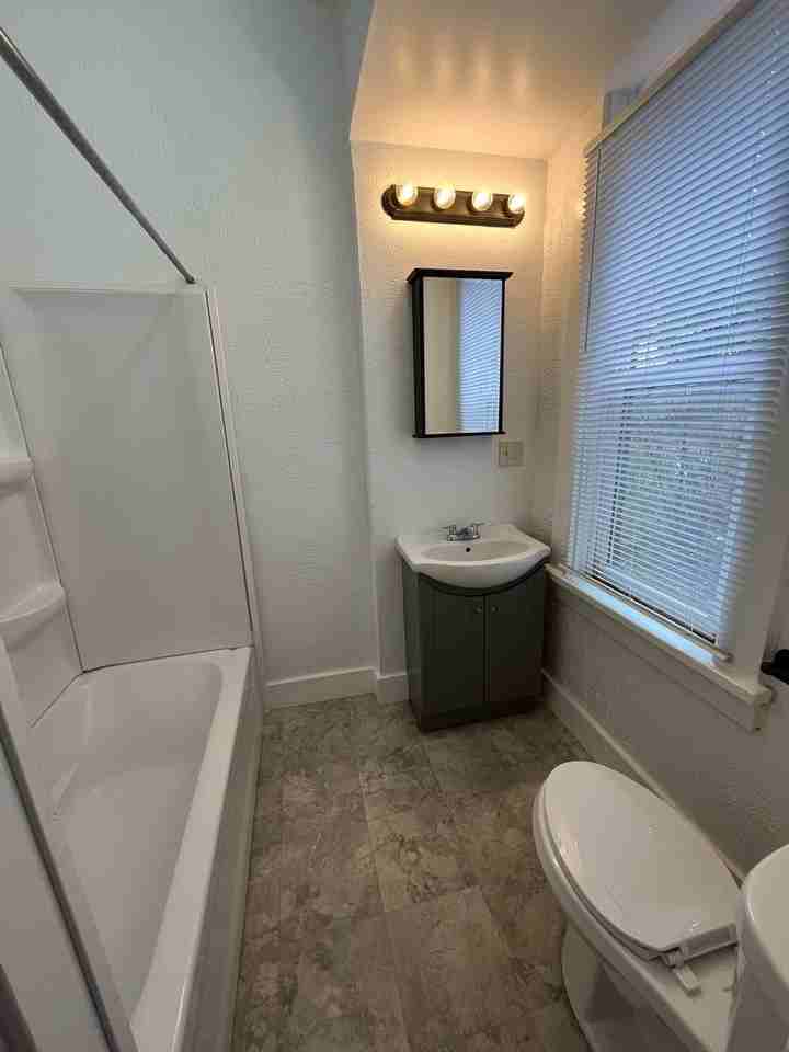 911 N 9th Street - Photo 4 of 18