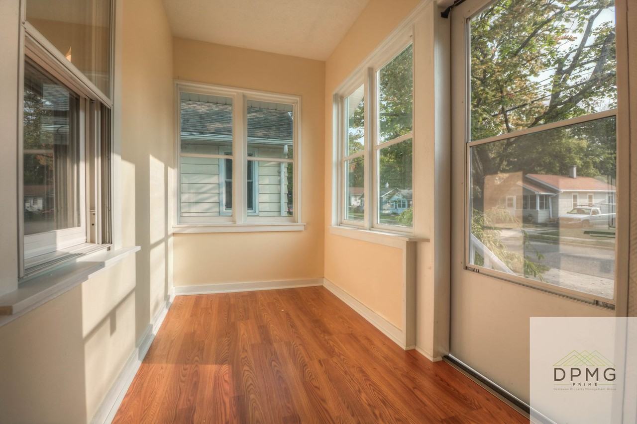 2228 Forest Ave - Photo 2 of 13