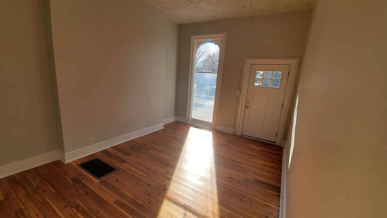 810 Poplar St - Photo 3 of 15
