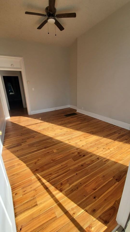 810 Poplar St - Photo 4 of 15