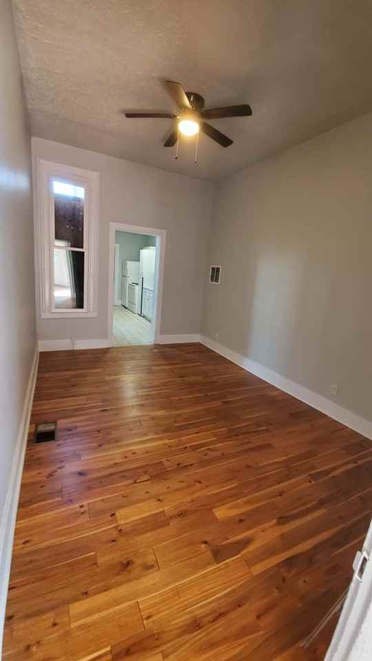 810 Poplar St - Photo 7 of 15