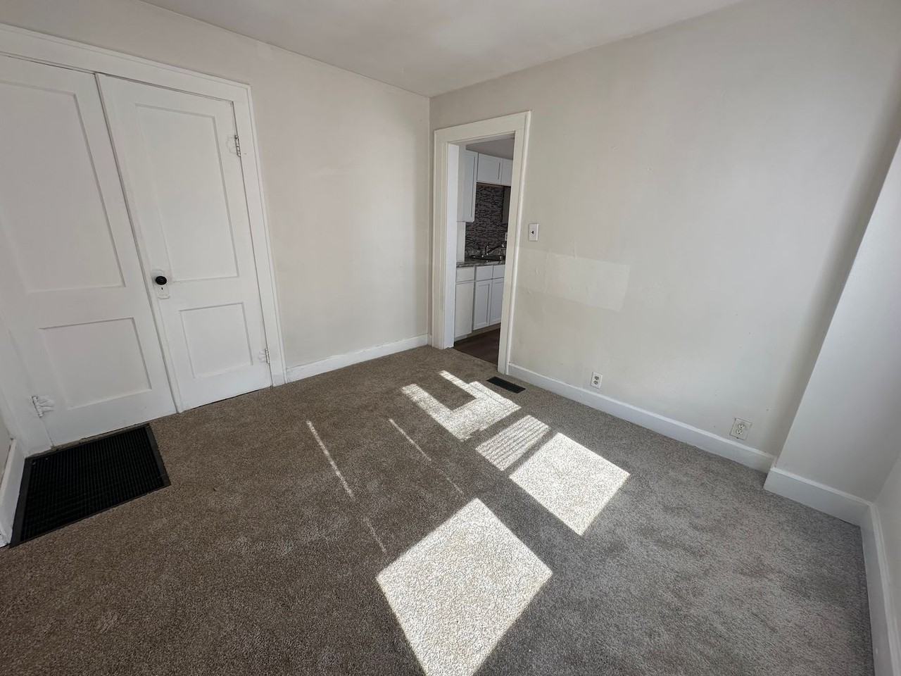 419 S Arlington Ave - Photo 7 of 17
