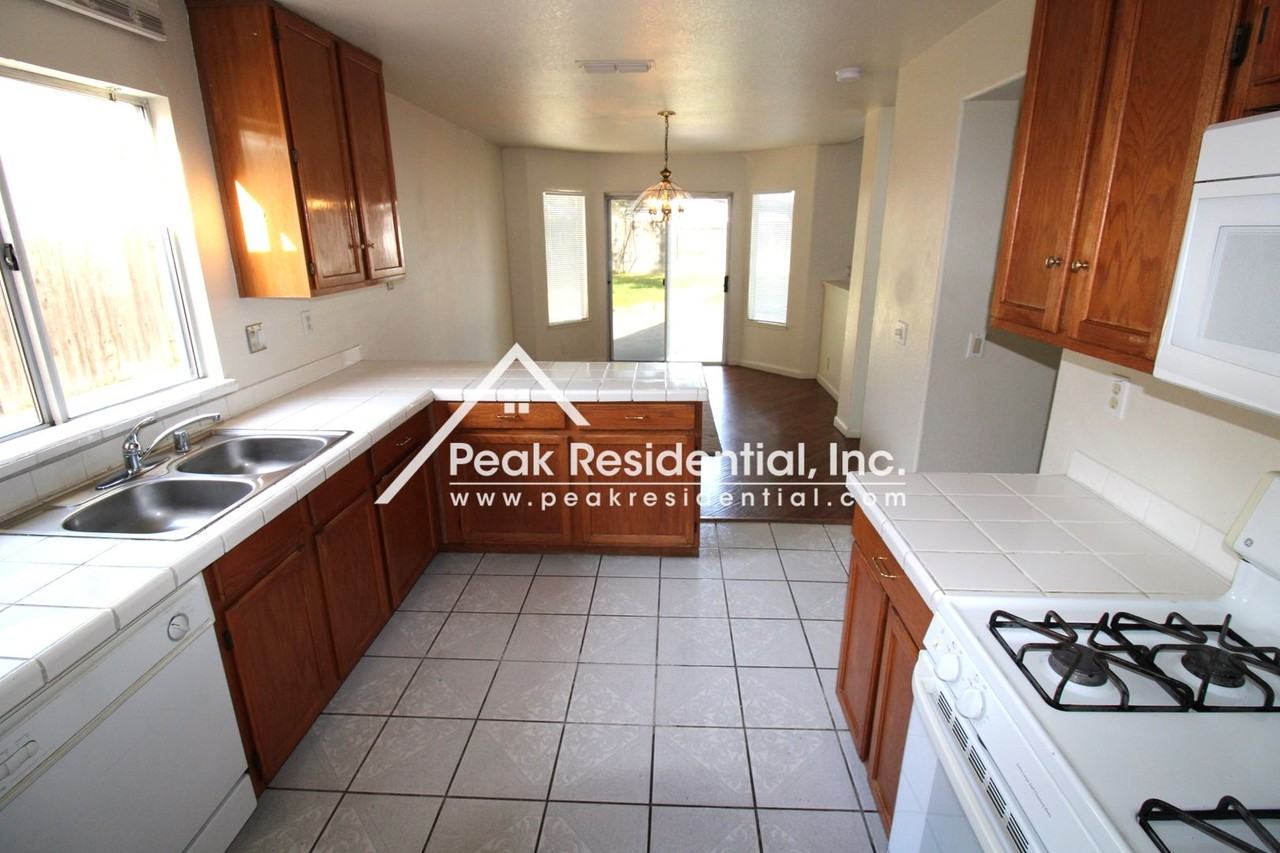 6 Agoura Ct - Photo 6 of 24