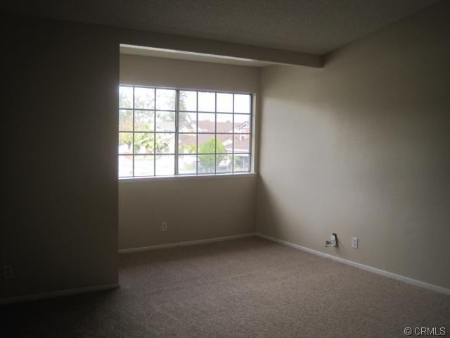 709 E Jackson St - Photo 4 of 8