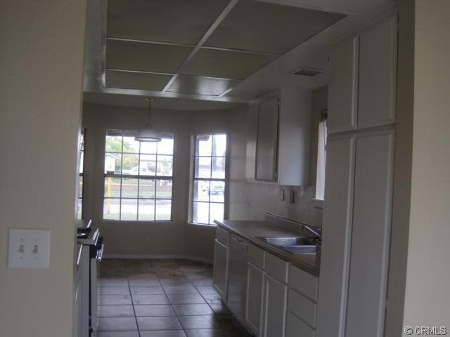 709 E Jackson St - Photo 5 of 8