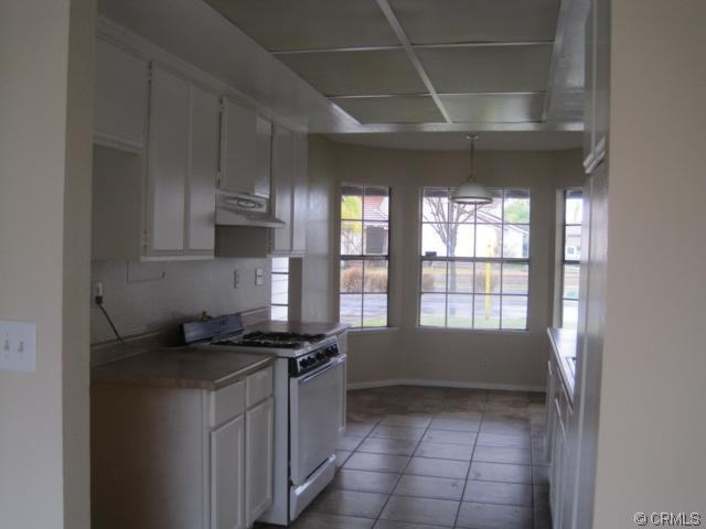 709 E Jackson St - Photo 6 of 8