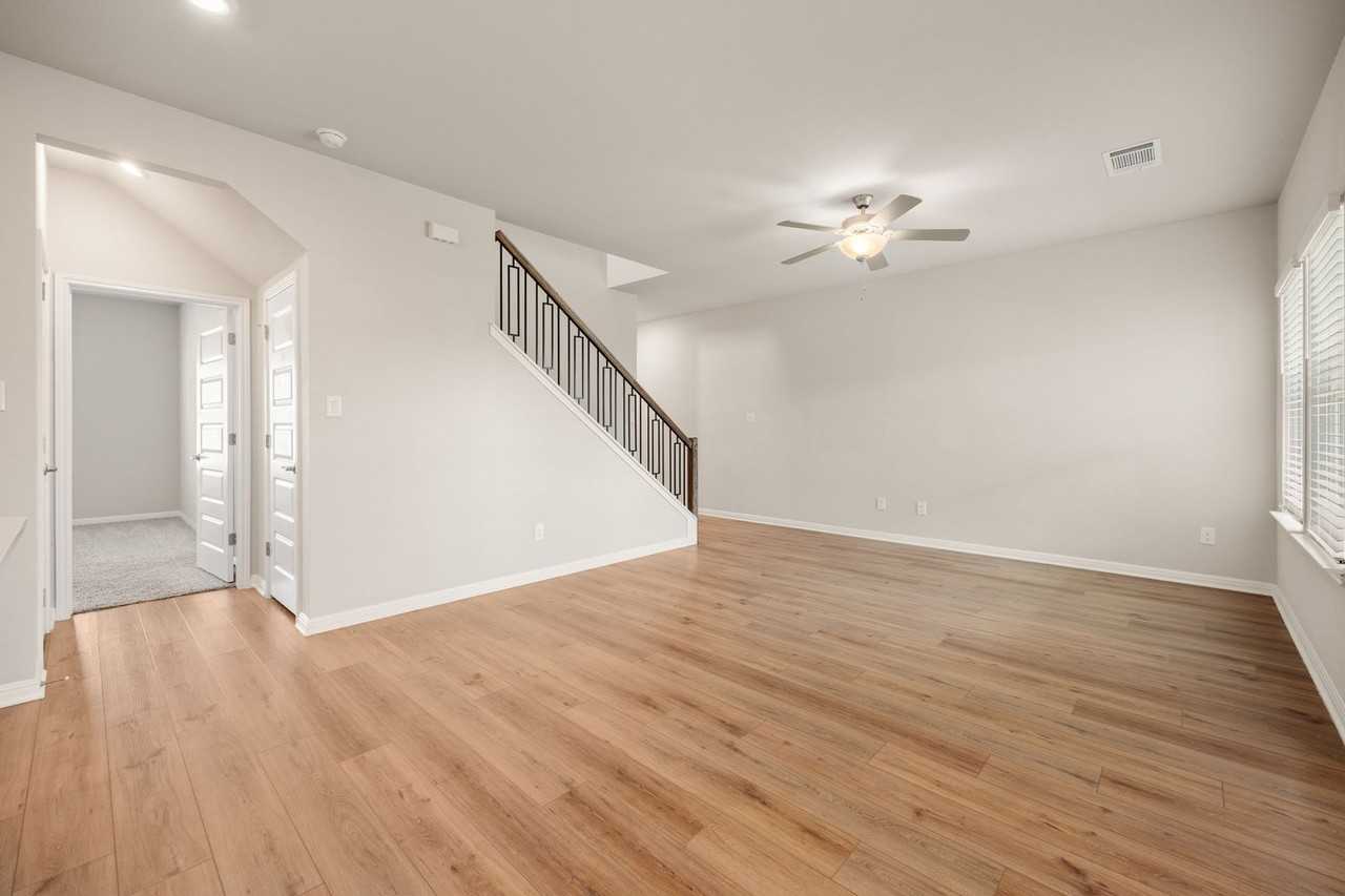 202 Fairmeadow Downs Dr - Photo 5 of 18