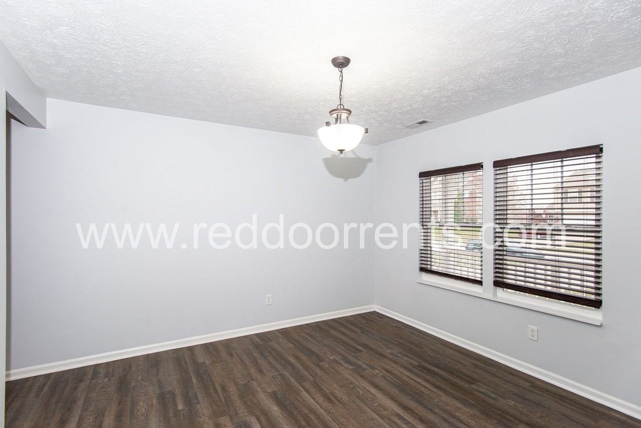 2278 S Logan Dr - Photo 3 of 32