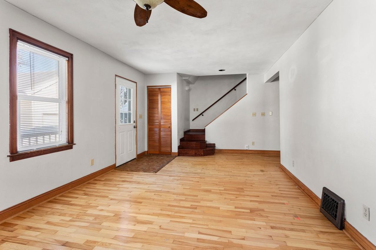 820 W 4th St - Photo 2 of 28