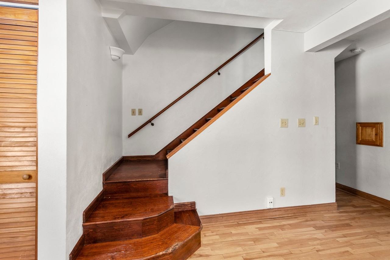 820 W 4th St - Photo 4 of 28