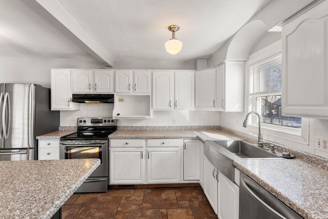 820 W 4th St - Photo 6 of 28