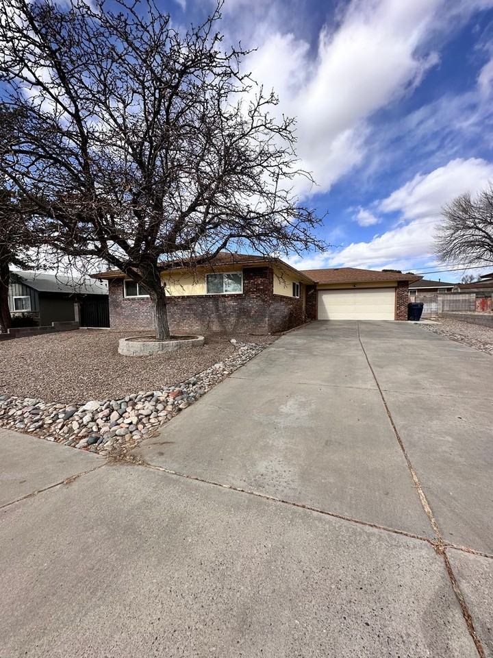 9125 La Barranca Ave Ne - Photo 2 of 23