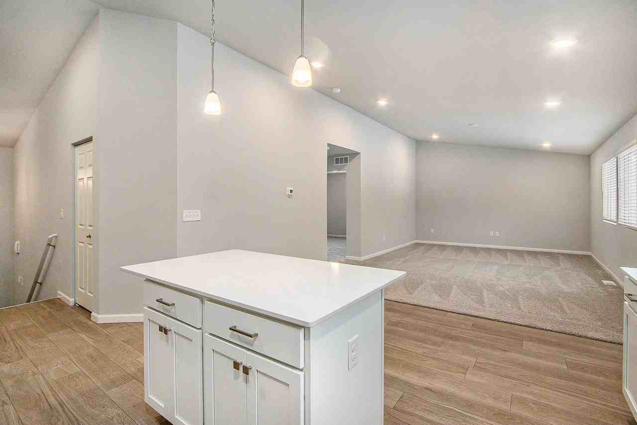 7335 Montego Bay St - Photo 4 of 24