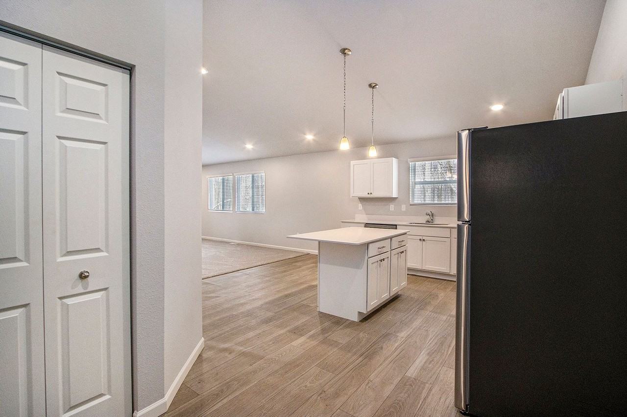 7335 Montego Bay St - Photo 5 of 24