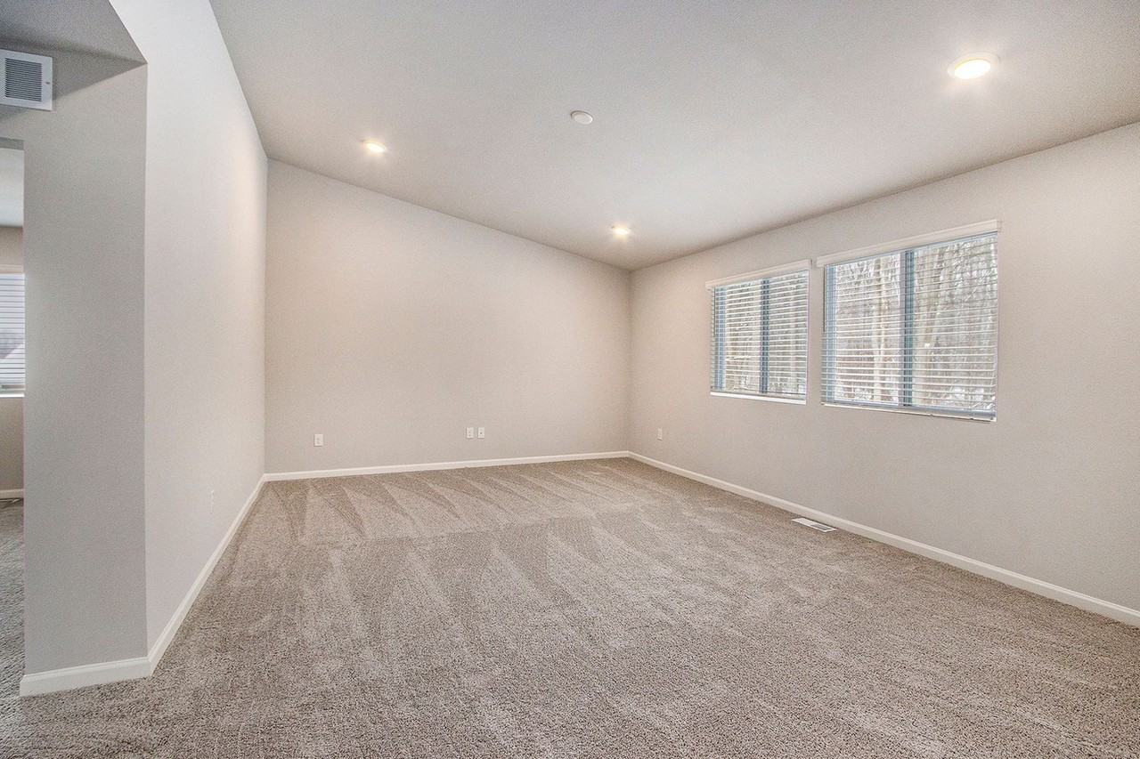 7335 Montego Bay St - Photo 7 of 24