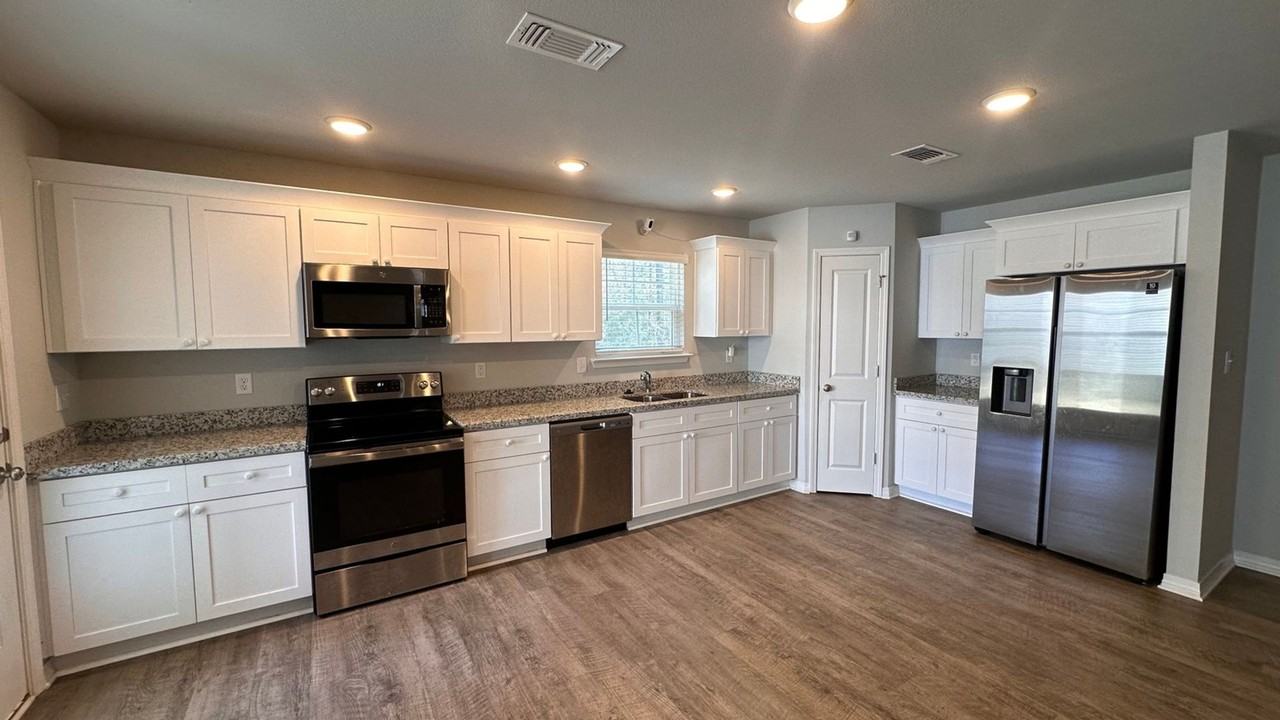14221 Sanctuary Trails Dr - Photo 4 of 35