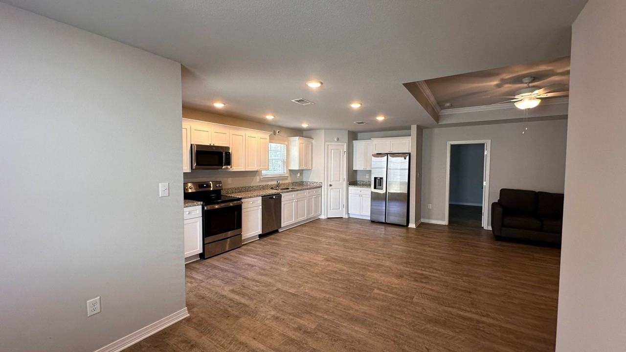 14221 Sanctuary Trails Dr - Photo 2 of 35