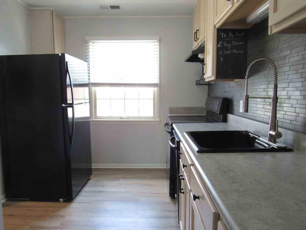 109 Davis Ave Sw - Photo 3 of 11