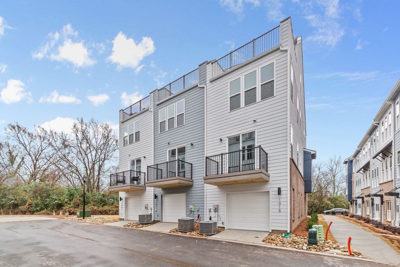 1011 Kokomo Ln - Photo 2 of 22